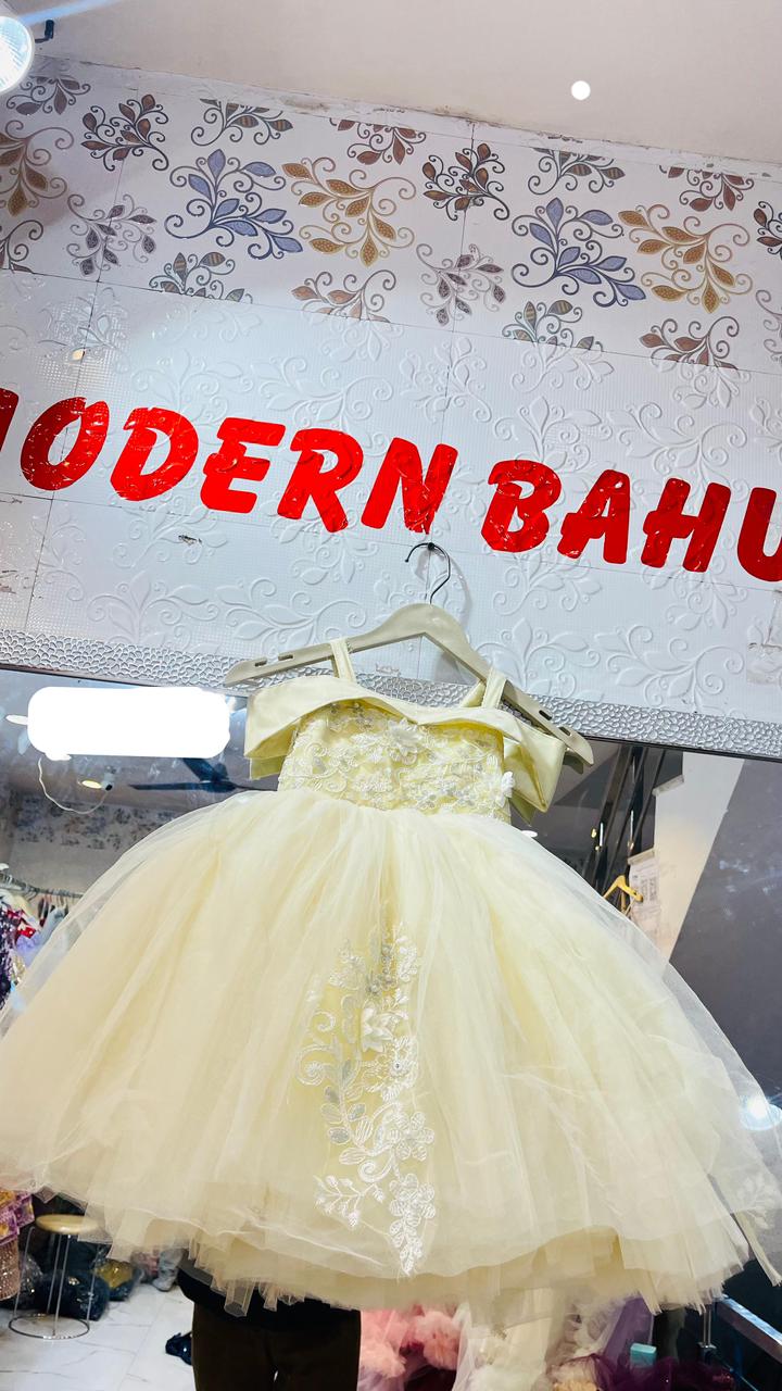 Sunshine Yellow Tulle Ball Gown with Cold-Shoulder Sleeves & White Floral Embroidery – Luxury Kids Party Wear