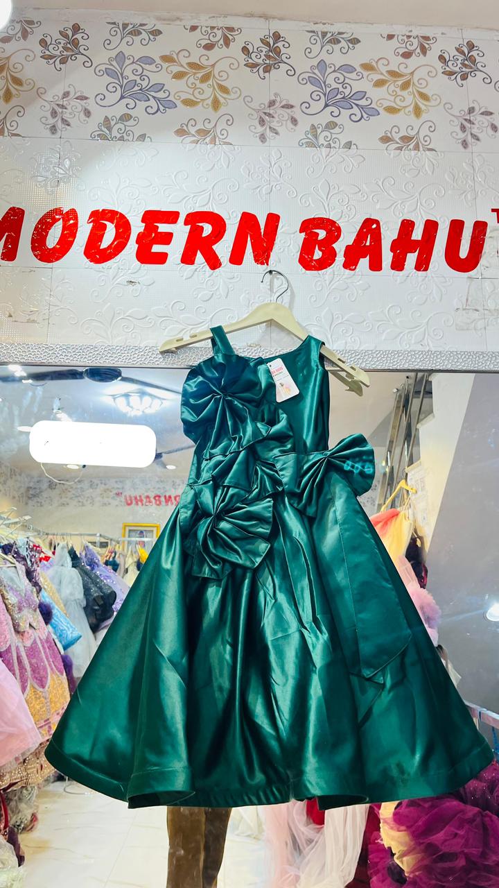 Luxurious Emerald Green Satin Party Frock with Dramatic Statement Bows – Perfect Christmas & Holiday Wear
