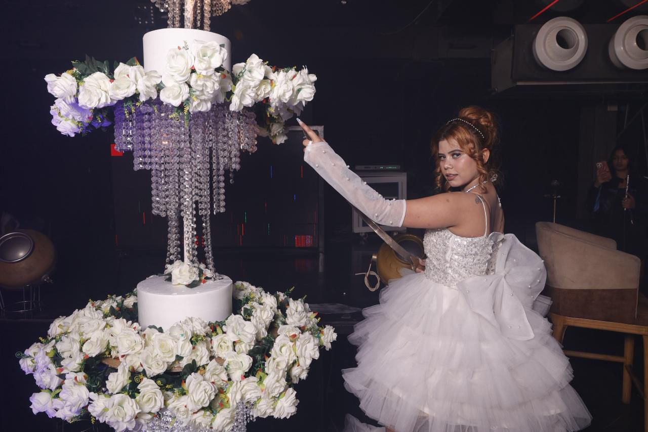 Show-Stopping White High-Low Tulle Party Dress with Sequin Bodice, Big Bow & Dramatic Train – Luxury Birthday & Club Wear